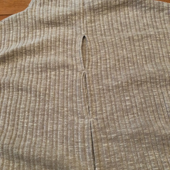 Taupe Light Weight Ribbed Top NWT - Picture 7 of 8